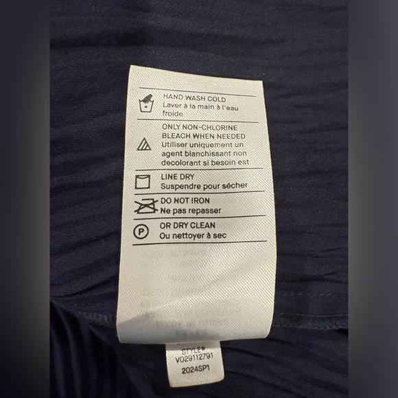 Vince Crinkle Short Sleeve V Neck Top, VGUC, Coastal Blue, Size Medium - Picture 7 of 8